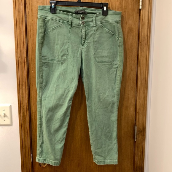 Torrid green Aviator cargo utility capri pants, size 12, slim fit - Picture 2 of 9